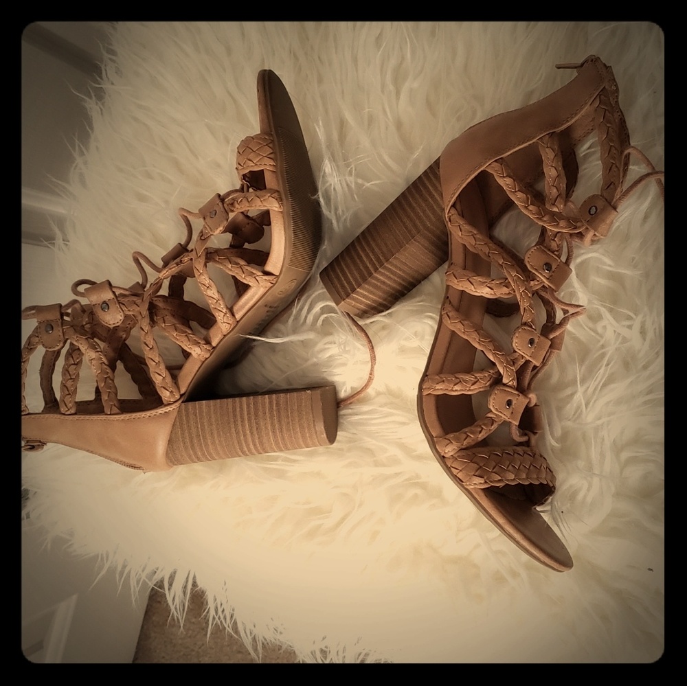 Lace up sandles